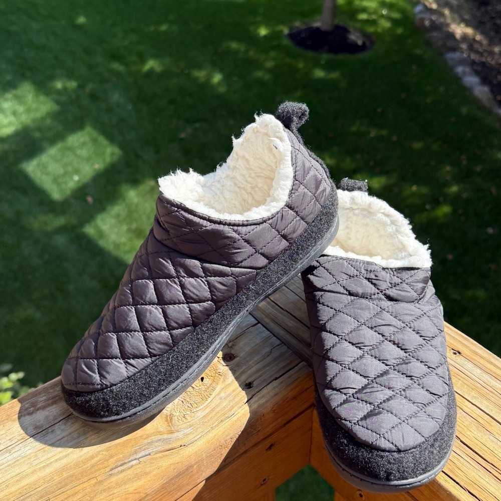 Unbranded Quilted Puffer Slippers Women Size M Black EUC Cozy Faux Fur Lining
